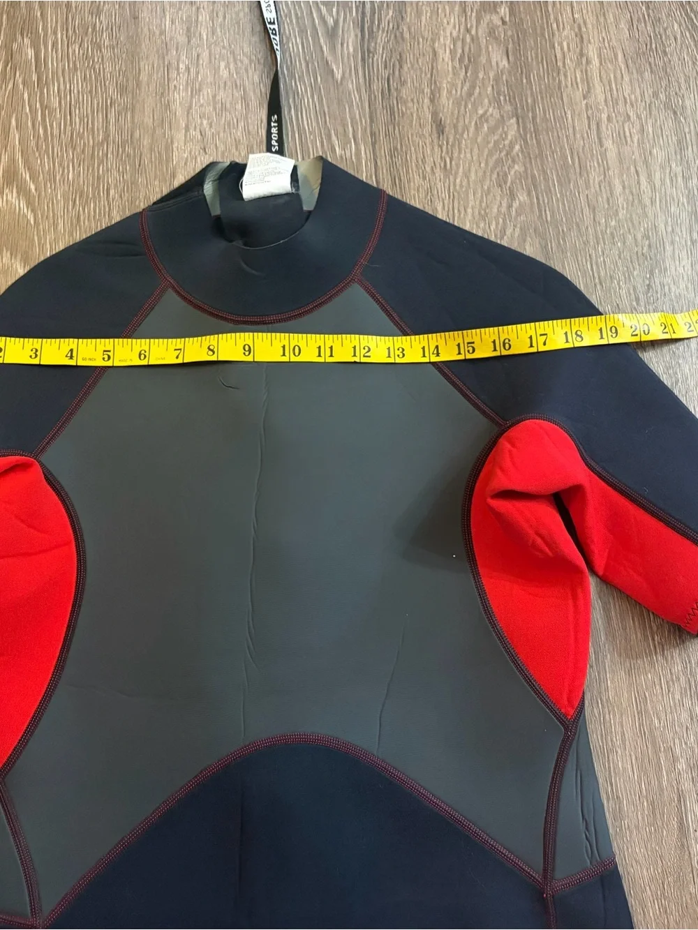 Mens Red and Black Jobe sports wetsuit sz XL /XG